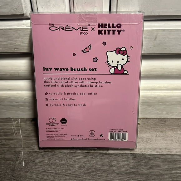 limited edition hello kitty brush set 🎀💗☁️ - Picture 2 of 2
